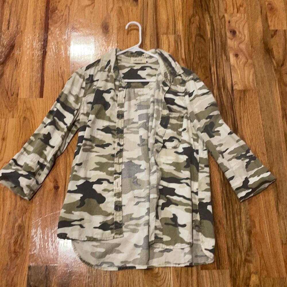 Size small camo button up three quarter shirt.